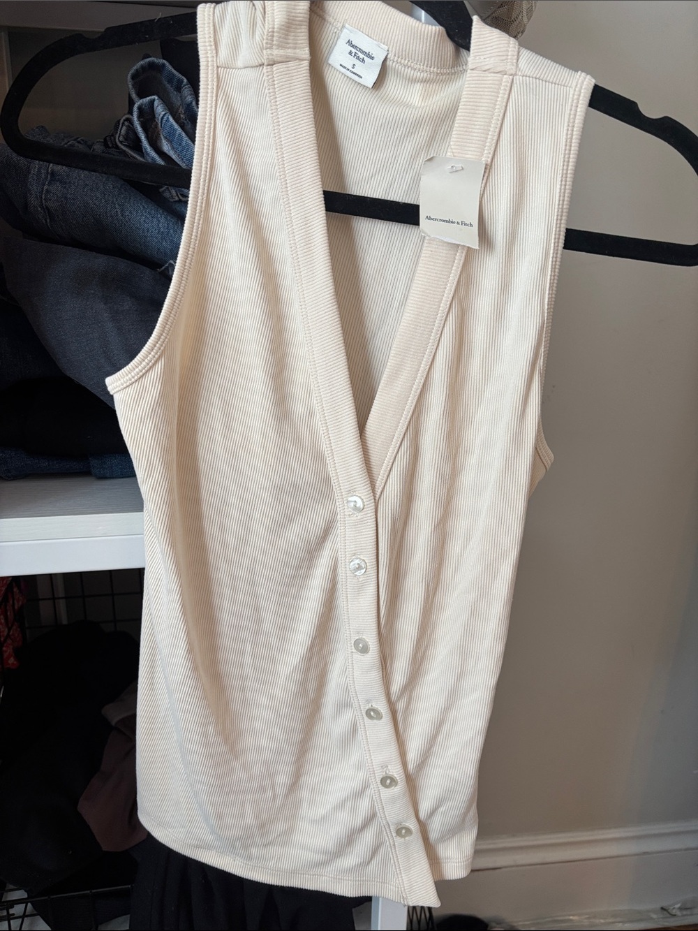 Abercrombie & Fitch Cream Ribbed Sleeveless Button-Up Tank